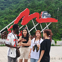 外国留学生“穿越”中国红岭公路，感受金寨魅力