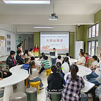 金寨红摇篮志愿者服务队走进社区讲述大别山母亲故事